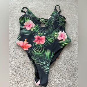 Beautiful Hawaian Print One Piece Swimsuit